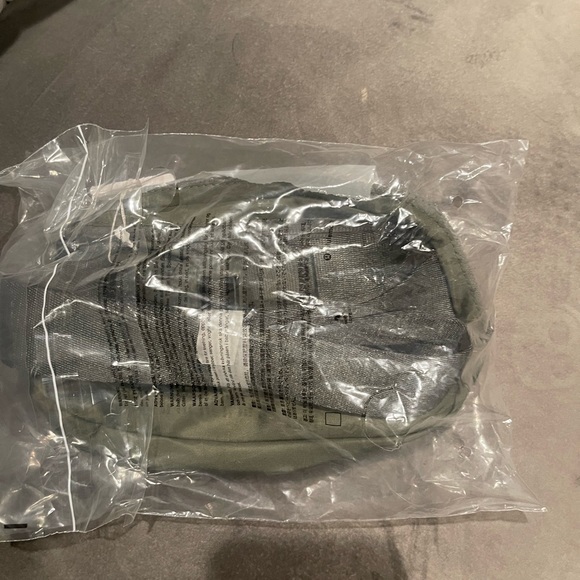 Lululemon Grey Sage Everywhere Belt Bag 1L - Picture 9 of 9